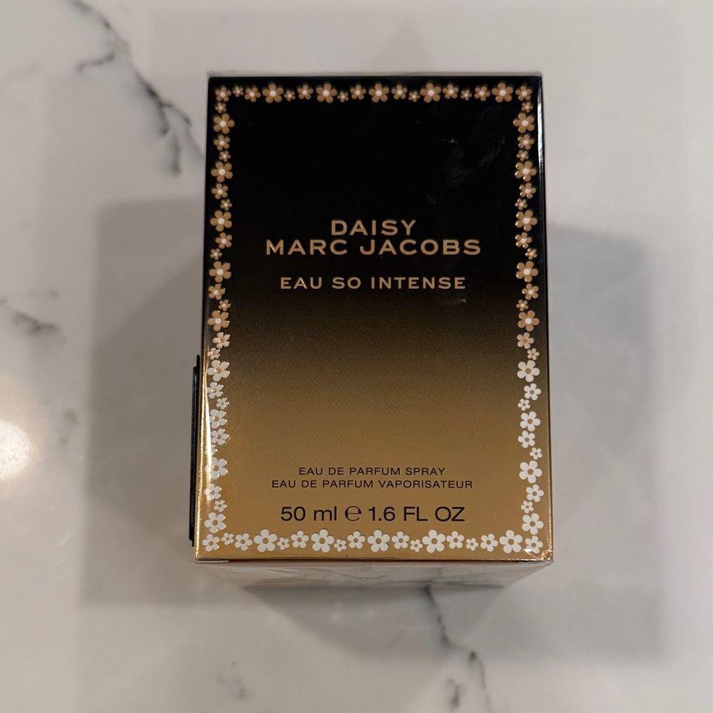 Marc Jacobs Daisy Eau So Intense - Gold and Black